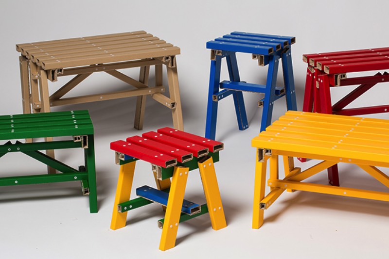 O estúdio de design sul-coreano PESI criou uma mesa de papelão que mais parece feita de madeira. Essa mesa recebeu o nome de Lumber Table e ela foi criada para desenvolver os potenciais não explorados do papelão como parte dos móveis das casas das pessoas. 