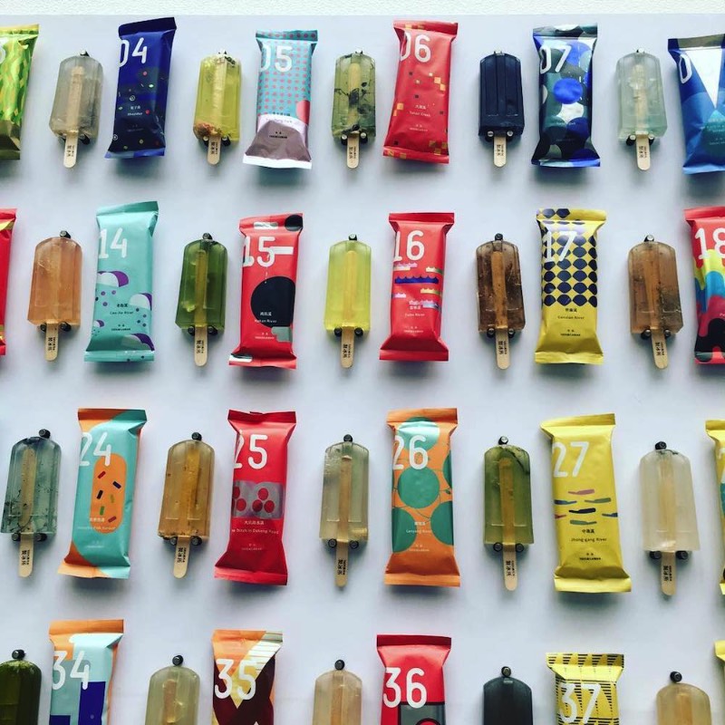 Os picolés de água poluída de Taiwan são parte de um projeto artístico dos estudantes Hung I-chen, Guo Yi-hui e Cheng Yu-ti da Universidade Nacional de Artes de Taiwan. O projeto recebeu o nome de Polluted Water Popsicles e foi feito com a água poluída de 100 localidades em Taiwan, primeiro coletando a água e depois preservando tudo em uma espécie de resina.