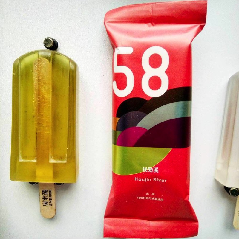 Os picolés de água poluída de Taiwan são parte de um projeto artístico dos estudantes Hung I-chen, Guo Yi-hui e Cheng Yu-ti da Universidade Nacional de Artes de Taiwan. O projeto recebeu o nome de Polluted Water Popsicles e foi feito com a água poluída de 100 localidades em Taiwan, primeiro coletando a água e depois preservando tudo em uma espécie de resina.