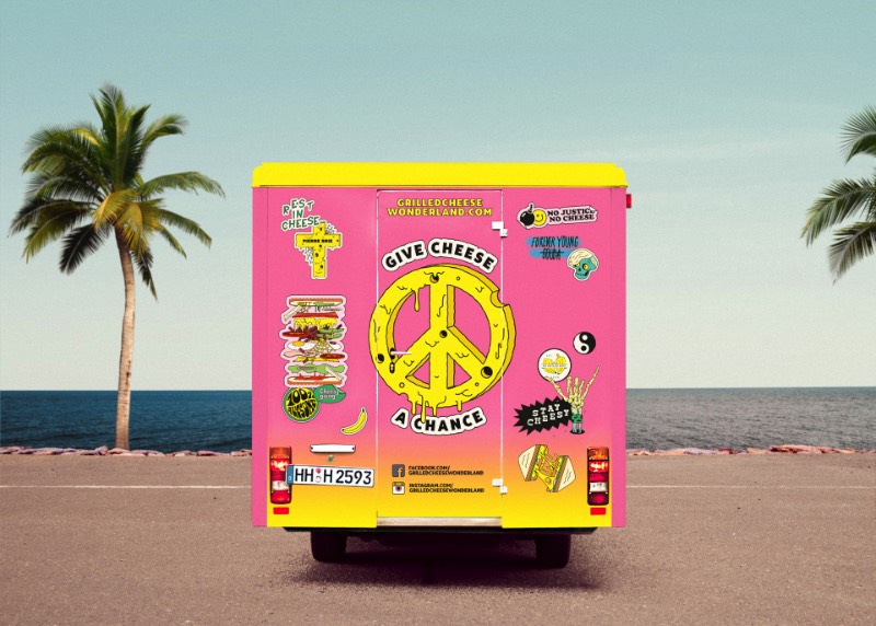 Algumas vezes eu me deparo com trabalhos bem interessantes feitos para pequenos clientes. Foi isso o pessoal do We are Büro Büro criou para o Frau Dr. Schneider’s Grilled Cheese Wonderland, um food truck que faz um dos mais bonitos queijos grelhados que eu já vi na vida. A identidade visual que foi desenvolvida é bem criativa e me lembrou alguns desenhos que era feitos para marcas de skate quando eu estava crescendo. Ou seja, não tem como não achar fenomenal.
