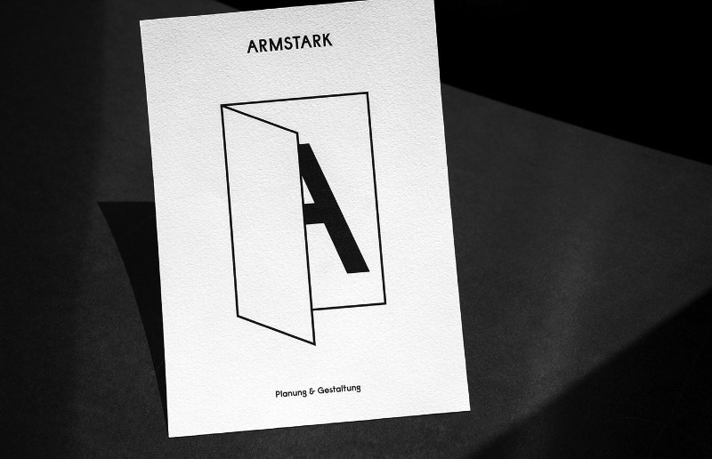 Bruch Idee & Form é um estúdio de design fundado por Kurt Glänzer e Josef Heigl, na cidade de Graz, na Áustria. Eles são reconhecidos no país como uma referência de design gráfico e seus serviços são divididos entre design editorial, web design, embalagens e branding. 