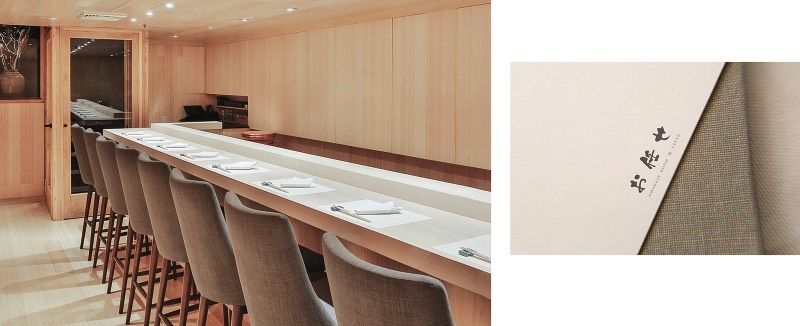 Omakase Room by Tatsu é um restaurante e sushi bar intimista no coração do West Village de Nova Iorque. Como o restaurante segue o conceito japonês omakase, as refeições são guiadas e selecionadas pela sabedoria e conhecimento do chef. Dessa forma, todo o conceito do restaurante vive ao redor do chef Tatsuya Sekiguchi. Foi isso que o pessoal do Savvy Studio resolveu desenvolver quando receberam o projeto de criação de uma identidade visual para o restaurante.