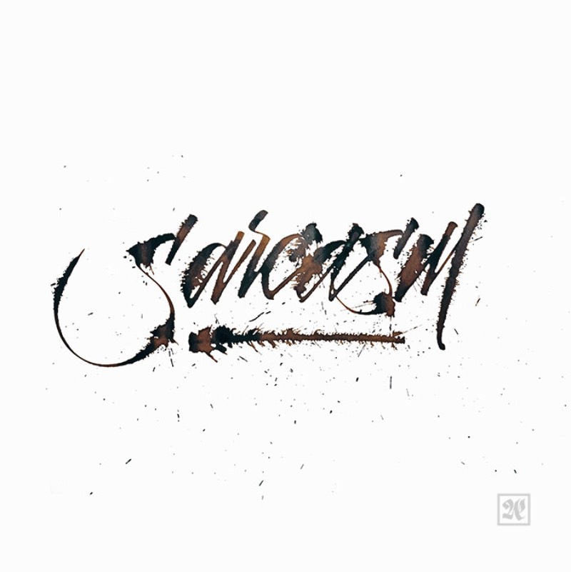 Mas Erik Neue não fica só na caligrafia. Ele utiliza suas criações e transforma tudo em logos, tatuagens, embalagens de produtos e várias outras coisas. Sempre passando uma imagem de design feito a mão, com um carinho especial e sem precedentes em um mundo digital. É isso que eu sempre acho interessante de observar quando se trata de portfólios de caligrafia. Afinal, vivemos em um mundo digital onde existem inúmeras e inúmeras fontes online e, com o passar do tempo, tudo vai ficando mais e mais parecido. O trabalho de designers como Erik Neue serve para quebrar essa padronização visual e precisamos de mais e mais designers com esse tipo de trabalho.