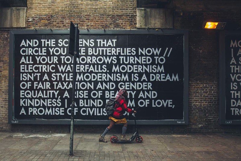 Robert Montgomery segue uma tradição de uso de arte conceitual com texto para criar uma voz quase poética para contar suas histórias para o mundo. E o artista faz isso através de poemas em posters, peças feitas de luz e neon, poemas de foco, aquarelas e muitas outras peças. Seu trabalho anda conquistando vários olhares desde que começou a explorar essa estética em 2004. Chegando assim a fazer várias exposições na Europa e na Ásia, incluindo ai uma enorme instalação de luzes em Berlim. 