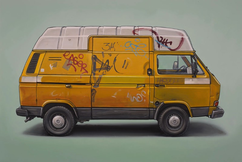 Vivemos em uma cultura onde as pessoas são facilmente influenciadas pelo status e pela simbologia de carros de luxo. Mas, Kevin Cyr não tem interesse algum nesses veículos que capturam a atenção de muitos quando estão pelas ruas das cidades. O artista gosta de encontrar beleza em veículos de trabalho como vans e caminhões comerciais. A maioria desses veículos está coberta de sujeiras, graffitis e tags e são pintadas com todos esses detalhes. Incluindo, além disso, todos os sinais de idade e imperfeições que podem ser vistos nesses veículos. 