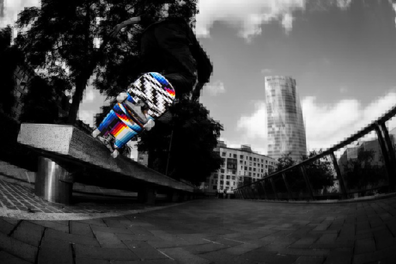 A marca de skate Miller Division começou uma série limitada de boards em colaboração com a plataforma artística Ink and Movement. Essa série limitada recebeu o nome genérico de Signature Series mas começou com um trabalho bem especial. Felipe Pantone, um artista que é bem conhecido no mundo pelo seu trabalho de composições cinéticas e cheias de cores energéticas, foi o primeiro a criar boards de skate com seu estilo único de pintura. 