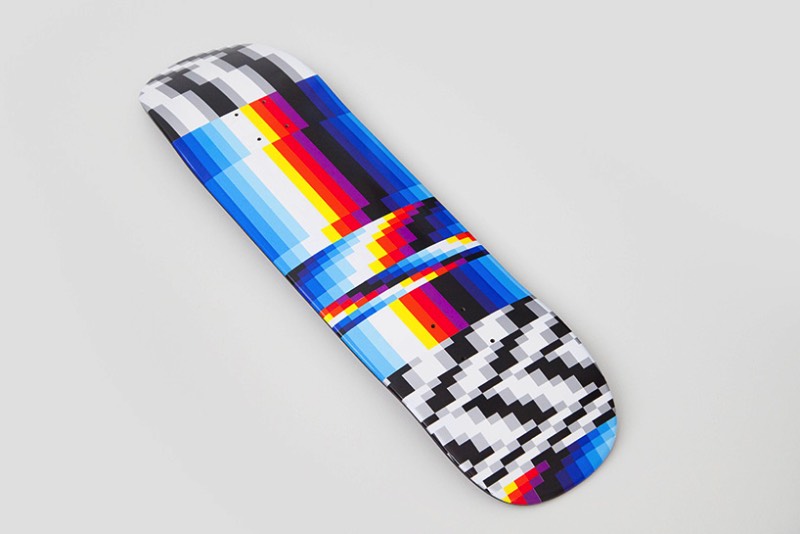 A marca de skate Miller Division começou uma série limitada de boards em colaboração com a plataforma artística Ink and Movement. Essa série limitada recebeu o nome genérico de Signature Series mas começou com um trabalho bem especial. Felipe Pantone, um artista que é bem conhecido no mundo pelo seu trabalho de composições cinéticas e cheias de cores energéticas, foi o primeiro a criar boards de skate com seu estilo único de pintura. 