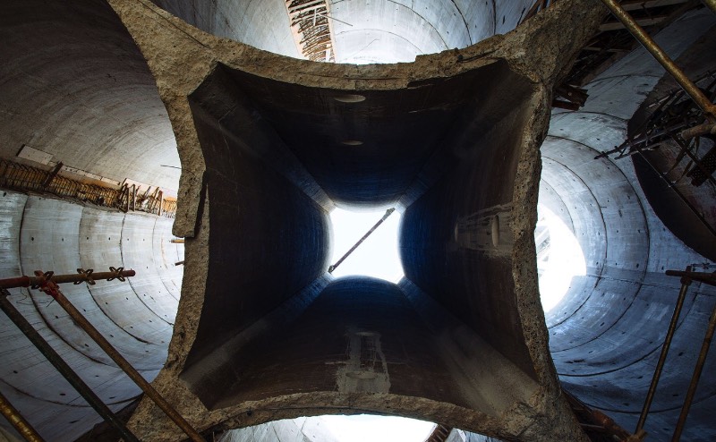 O designer Thomas Heatherwick criou o maior museu de arte da África do Sul ao adaptar uma construção que era usada anteriormente para armazenar grãos no Zeitz Museum of Contemporary Art Africa. Conhecido também pela sigla Zeitz MOCAA, esse museu foi descrito pelo designer como sua construção mais tubular. E, pelas imagens que você pode ver logo abaixo, essa afirmação faz muito sentido.