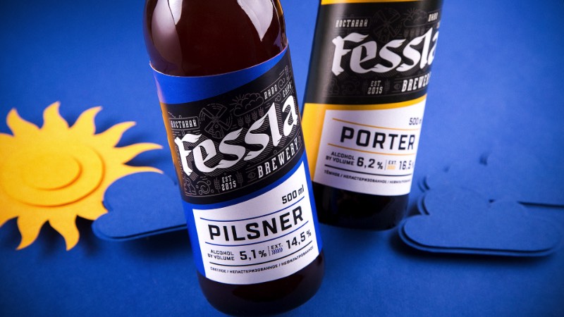 Não conhecia o trabalho de design dos russos da UNBLVBL até me deparar com o perfil deles no Behance e me apaixonar com uma embalagem feita para que pode ser a melhor cerveja do Cazaquistão. Fessla é o nome dessa cerveja que é bem famosa no seu país de origem. Isso acontece porque ela é mais do que apenas uma cerveja. Ela é um hotel, um pub, uma cervejaria e os locais conhecem tudo isso sob o nome Fessla.