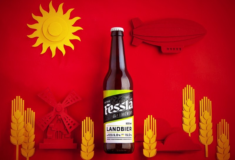 Não conhecia o trabalho de design dos russos da UNBLVBL até me deparar com o perfil deles no Behance e me apaixonar com uma embalagem feita para que pode ser a melhor cerveja do Cazaquistão. Fessla é o nome dessa cerveja que é bem famosa no seu país de origem. Isso acontece porque ela é mais do que apenas uma cerveja. Ela é um hotel, um pub, uma cervejaria e os locais conhecem tudo isso sob o nome Fessla.