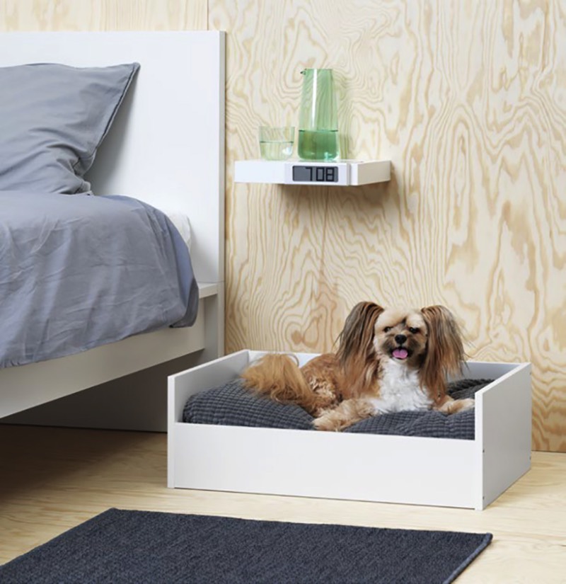 A IKEA é uma dessas lojas que você visita sabendo que vai encontrar de tudo. Agora, isso é uma afirmação ainda mais verdadeira já que eles acabaram de lançar uma linha de móveis para pets. Sim, uma IKEA para gatos e cachorros cheia de móveis e acessórios para um dos membros mais importantes de qualquer família. 
