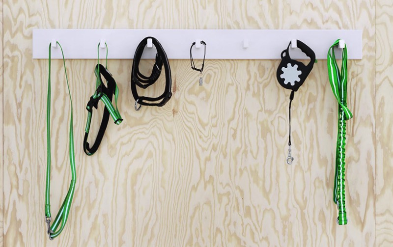 A IKEA é uma dessas lojas que você visita sabendo que vai encontrar de tudo. Agora, isso é uma afirmação ainda mais verdadeira já que eles acabaram de lançar uma linha de móveis para pets. Sim, uma IKEA para gatos e cachorros cheia de móveis e acessórios para um dos membros mais importantes de qualquer família. 
