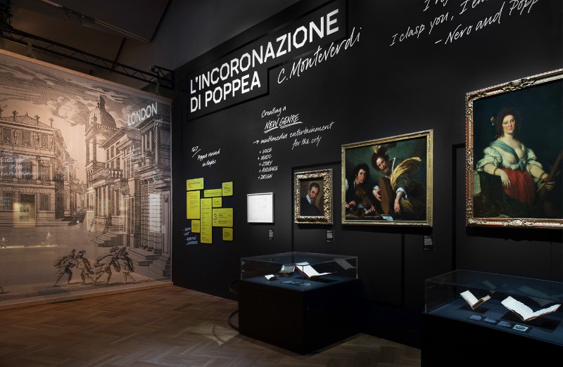 Como parte da equipe de criação liderada pelo pessoal do Curious Space, a agência Socio Design foi convidada para trabalhar nos elementos gráficos da exposição Opera: Passion, Power and Politics na Galeria Sainsbury. 