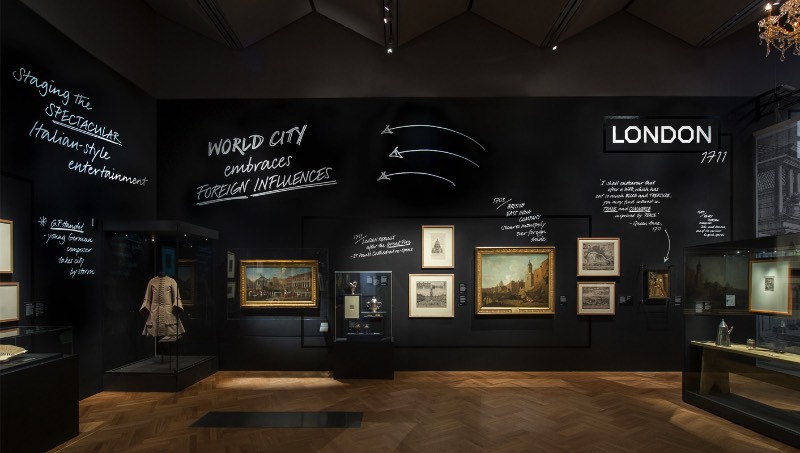 Como parte da equipe de criação liderada pelo pessoal do Curious Space, a agência Socio Design foi convidada para trabalhar nos elementos gráficos da exposição Opera: Passion, Power and Politics na Galeria Sainsbury. 