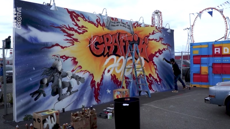 O graffiti moderno, esse que vemos nos dias de hoje assim que saímos de casa, surgiu de formas diferentes ao redor do mundo e tem uma história bem diferente dependendo de onde você quer olhar primeiro. No documentário The Rise Of Graffiti Writing, você vai poder acompanhar o nascimento do movimento do graffiti e suas raízes nos anos setenta e o crescimento e a popularização do estilo.
