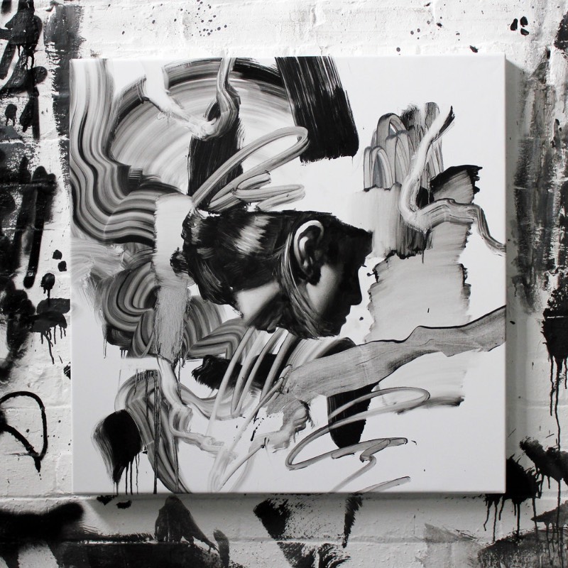 Tom French é um artista britânico famoso pelo poder visual e pela estética monocromática de suas pinturas que parecem tentar se conectar com nosso subconsciente. Digo isso porque as pinturas desse artista parecem querer fazer um discurso visual com o Dualismo, a corrente filosófica que afirma que a mente e o cérebro não são a mesma coisa. Essa filosofia enxerga o cérebro como o local do intelecto e a mente como o local da consciência. 