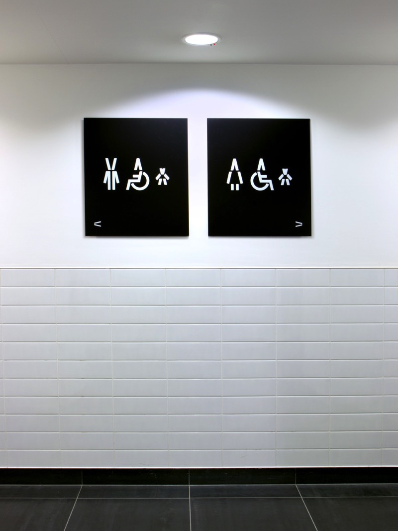 Para o pessoal do Estúdio Spin, o design gráfico é uma paixão e eles são obcecados pelos desafios dessa disciplina que parece viver em um fluxo de constantes mudanças. Para eles, o design gráfico pode ser provocador, memorável e de uma beleza que deixa lembranças. Mas, sempre considerando que, no seu pior estado, o design gráfico não é nada mais do que poluição visual e é muitas vezes ignorado. 