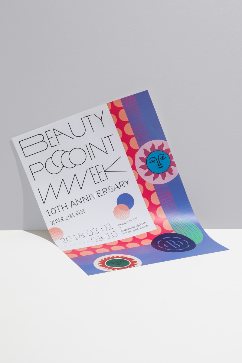 Beauty Point Week é um evento promocional criado pelo pessoal da Amore Pacific onde seus consumidores podem ganhar “pontos de beleza” ao comprar certos produtos. A ideia do evento pode parecer simples mas o visual criado pela equipe de criação da Content Form Context ficou mais do que especial. 