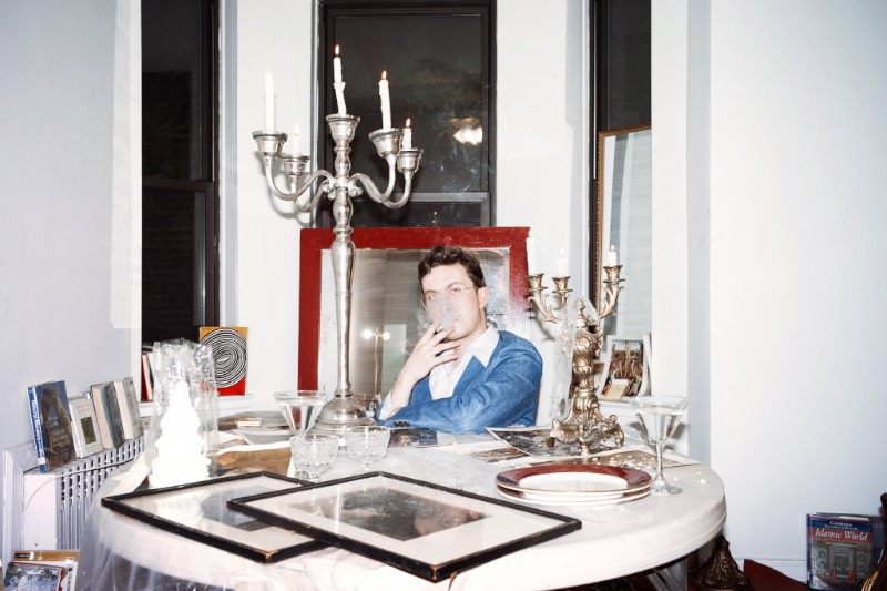 Mario Zanaria começou a fotografar porque ele se sentia bem fotografando. Principalmente quando se trata de retratos. Afinal, ele diz amar a interação que tem com as pessoas e como elas mudam um pouco quando são vistas através de suas lentes. Assim ele descobre novos aspectos delas que não apareciam antes. E tudo isso acontece com a fotografia. 