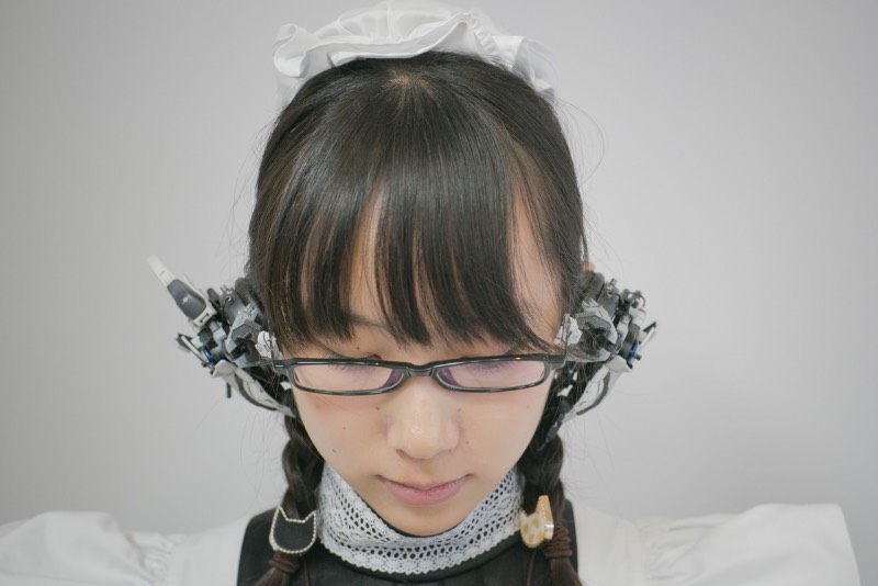 Quando me deparei com as criações da artista japonesa Hiroto Ikeuchi, fiquei pensando se tudo não passava de esculturas feitas de pedaços de plástico, placas de circuito e muito fios elétricos. Mas as máscaras criadas por ela tem um visual visual cyberpunk e ainda são funcionais. É sério, tudo que você pode ver logo abaixo funciona de um jeito bem especial. 
