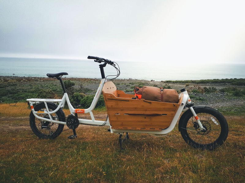 Supermarché é a cargo bike da Yuba que parece ser a bicicleta dos sonhos de todo mundo que precisa carregar peso, compras e até crianças! Essa bicicleta é feita de um alumínio super leve que faz com que ela seja mais do que resistente. Além disso, ela vem com cabos de freio redundantes para deixar seu passeio ainda mais seguro.
