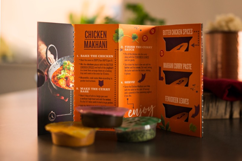 Simply Cook é um serviço de assinatura de comidas que vem com um livro de receitas com um visual cheio de cores e com um uma estética bem interessante. Criação do estúdio B&B em colaboração com Path. 
