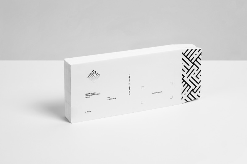 E-Jet é uma empresa especializada em corte, usinagem e moldagem de materiais utilizando máquinas de alta precisão. E foi isso que inspirou o trabalho de design de identidade visual feito pelo Luminous Design Group. 