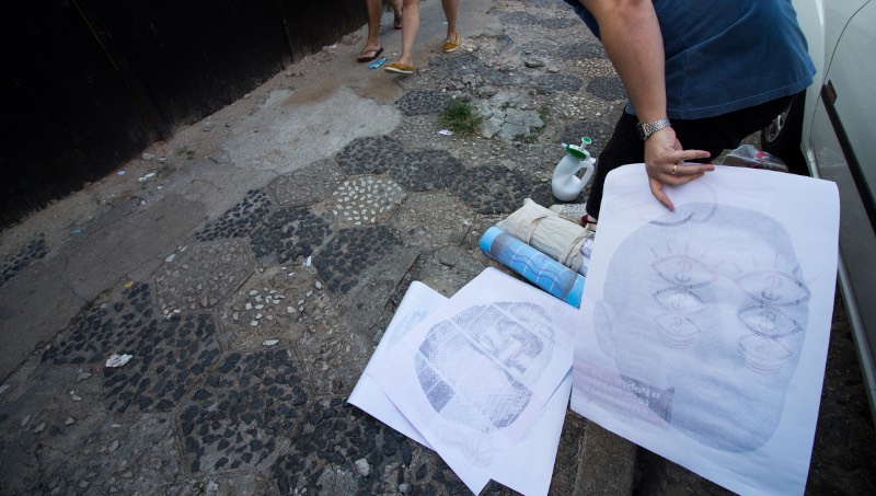 Inimigo Público é uma série de cartazes lambe-lambe criada pelo Vertentes Coletivo como uma série de posters de protesto e, também, de memória. Afinal, 2018 é um ano eleitoral e esse pode ser um dos anos mais desafiadores quando se trata de política no Brasil. 