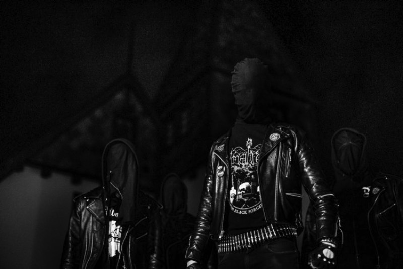 O fotógrafo Verði ljós resolveu documentar o cenário de Black Metal islandês em seu livro Svartmálmur que foi lançado em Maio de 2018. Nesse livro, você pode ver uma série de retratos e fotografias de shows e alguns momentos descontraídos que mostram o dia a dia de algumas das bandas da Islândia. 