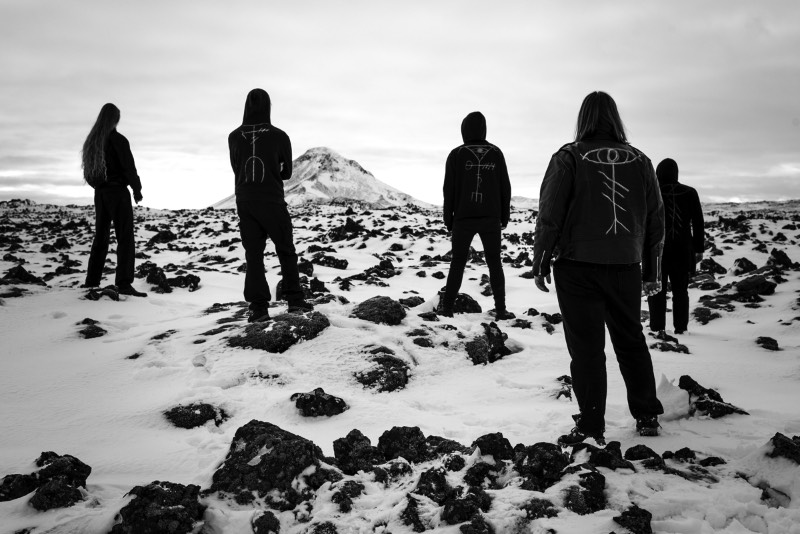 O fotógrafo Verði ljós resolveu documentar o cenário de Black Metal islandês em seu livro Svartmálmur que foi lançado em Maio de 2018. Nesse livro, você pode ver uma série de retratos e fotografias de shows e alguns momentos descontraídos que mostram o dia a dia de algumas das bandas da Islândia. 