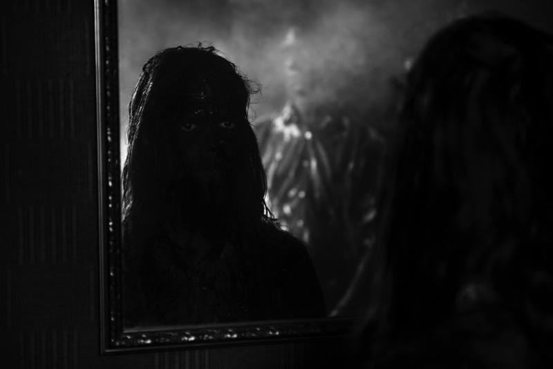 O fotógrafo Verði ljós resolveu documentar o cenário de Black Metal islandês em seu livro Svartmálmur que foi lançado em Maio de 2018. Nesse livro, você pode ver uma série de retratos e fotografias de shows e alguns momentos descontraídos que mostram o dia a dia de algumas das bandas da Islândia. 