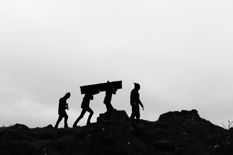 O fotógrafo Verði ljós resolveu documentar o cenário de Black Metal islandês em seu livro Svartmálmur que foi lançado em Maio de 2018. Nesse livro, você pode ver uma série de retratos e fotografias de shows e alguns momentos descontraídos que mostram o dia a dia de algumas das bandas da Islândia. 