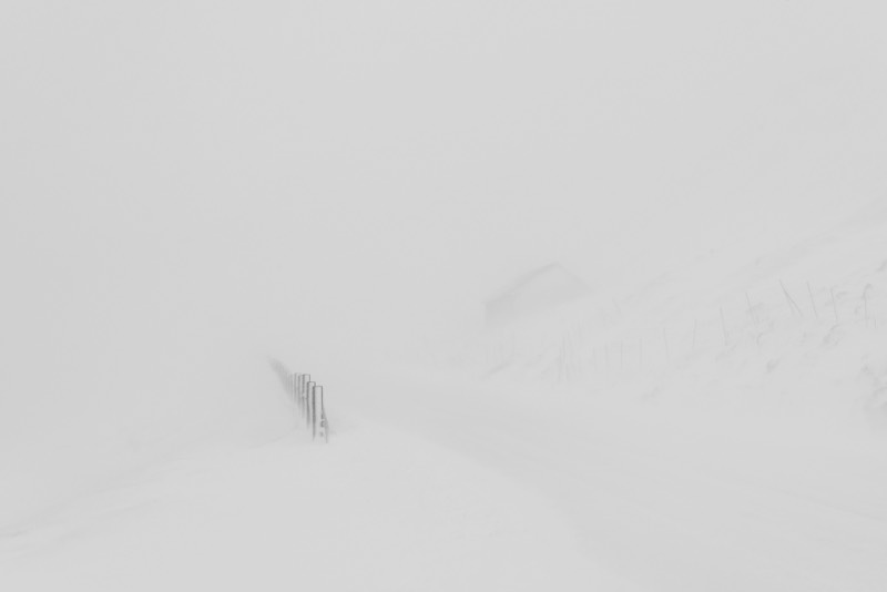 As Ilhas Faroe não são desconhecidas para aqueles que gostam de fotografia de paisagens. Num passado um pouco próximo, as imagens que você vai ver logo abaixo seria inéditas para muita gente mas até o fotógrafo Felix Inden afirma que as ilhas mudaram desde sua primeira visita há alguns anos. Eu mesmo visitei o local há cerca de dois anos e me apaixonei com tudo que vi por lá, por isso mesmo eu tive que publicar essas fotografias por aqui.