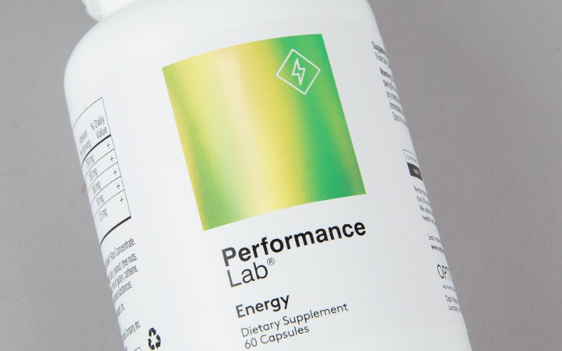 As embalagens da Performance Lab vem com um visual premium, uma estética limpa e uma tipografia otimizada para informar sem firulas desnecessárias. Isso tudo para mostrar que essa linha de suplementos de alta performance é superior a todos seus concorrentes. E, acredito que, pelo menos para mim, essas embalagens iriam me convencer disso quando eu chegasse no seu ponto de venda. Tudo isso em apenas uma olhada.