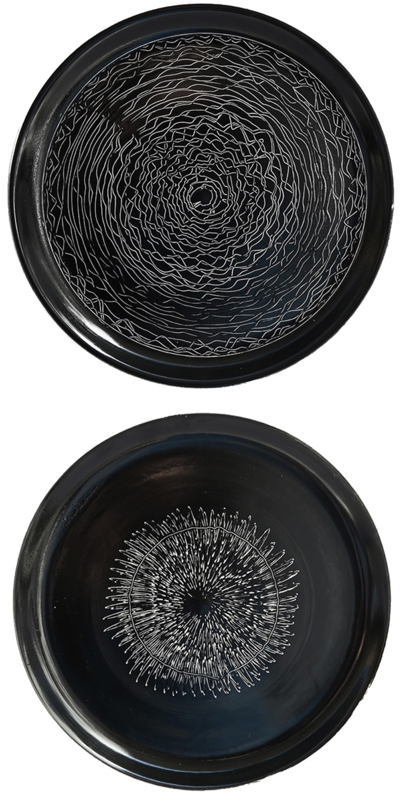 Plate Recorder é uma homenagem digital a uma era analógica que não existe mais. Um tributo que conecta som, imagem e matéria para criar algo físico de um jeito especial. Tudo isso feito utilizando de pratos de cerâmicas que servem como o local perfeito para onde sons serão pintados seguindo as formas de ondas sonoras.
