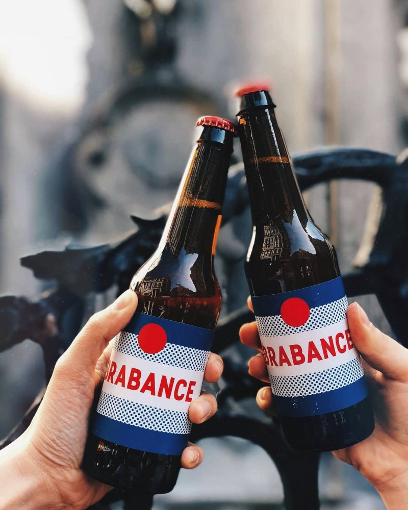 Brabance é o nome de uma cerveja belga que tem tudo que você espera em uma cerveja. Mas eu não estou aqui para falar do produto e sim da embalagem que foi criada pelo pessoal da Drift. 