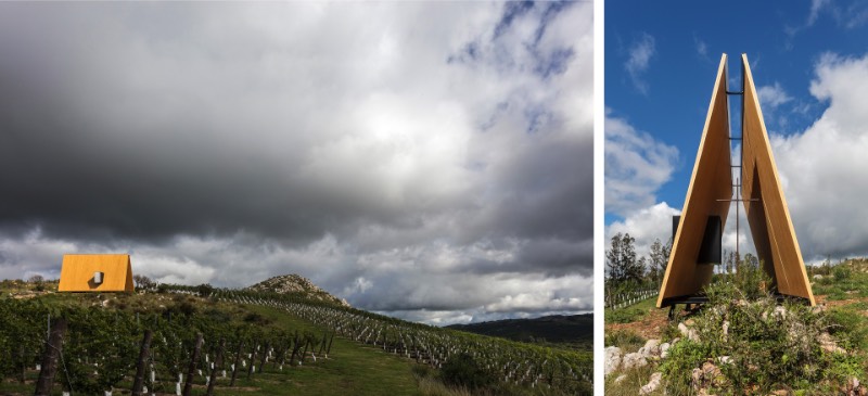 A Capela Sacromonte é uma construção religionsa simples mas bem criativa, localizada no meio de um vinhedo no Uruguai. Esse santuário religioso foi projetado pelo brasileiros e uruguaios do estúdio de arquitetura conhecido como Mapa e você vai poder ver belíssimas fotos do local logo abaixo.