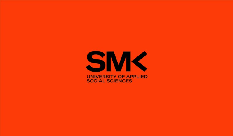 SMK é o nome de uma universidade de ciências sociais aplicadas, localizada em Vilnius, a capital da Lituânia. Essa instituição educacional queria mostrar todo o talento e potencial de seus estudantes e convidou o pessoal do Andstudio para criar uma nova identidade visual que representasse tudo isso, ao mesmo tempo. 