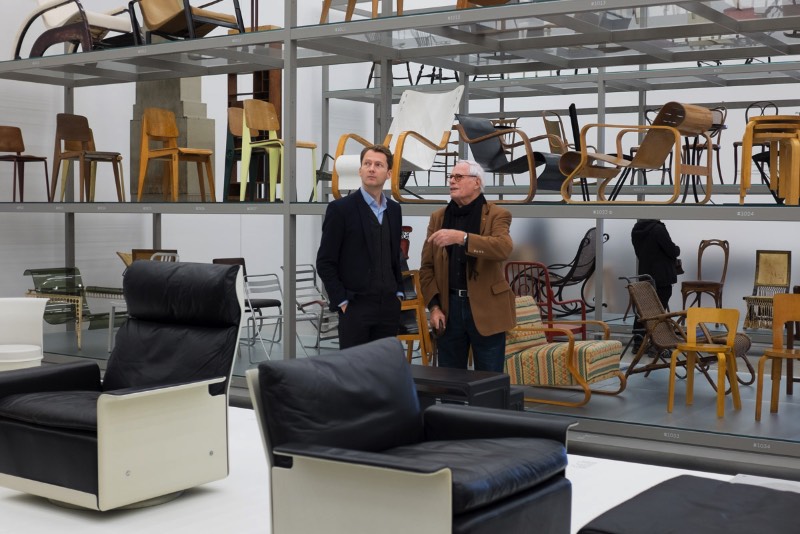 Rams é o nome do documentário dirigido por Gary Hustwit que conta a vida de um dos designers mais influenciais dos dias de hoje: Dieter Rams. E, nesse filme, você acaba aprendendo um pouco sobre seu ponto de vista sobre consumo, sustentabilidade e sobre o futuro do design.