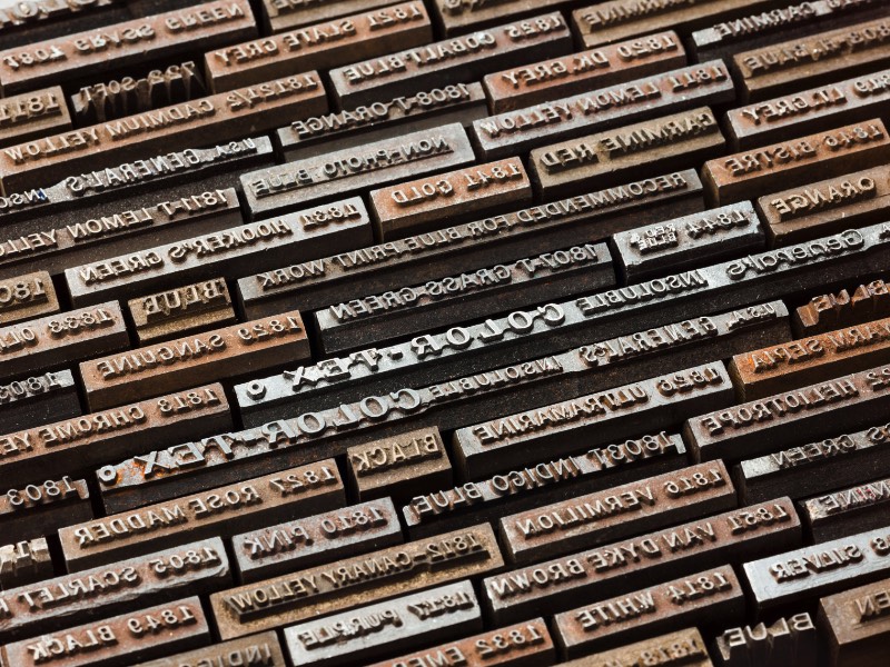Desde 1889 que a General Pencil Company vem combinando cera com tinta, madeira e grafite para criar um lápis que pode ser útil para aqueles que querem escrever e desenhar. E foi isso que o fotógrafo Christopher Payne resolveu documentar em uma série de images que tem levam para perto de uma das poucas fábricas de lápis que ainda existem nos Estados Unidos.