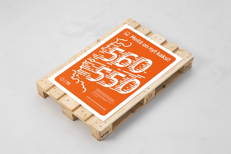 Para criar um visual que comunique confiança e proximidade, o pessoal da Kokoro & Moi produziu um material gráfico que mistura sinalização, branding e design gráfico de um jeito bem interessante. Tudo isso para transformar o design da HSL – Helsinki Regional Transport Authority em algo mais atual.