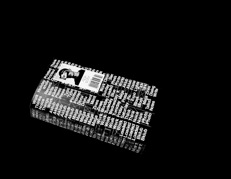 Para a designer Kristine Kawakubo, livros artesanais e tipografia experimental são a forma com a qual ela desenvolve seu processo de design. Experimentação é a chave no seu trabalho e seus livros feitos a mão são a forma perfeita para explorar o processo de produção de livros com tipografia, design gráfico e o uso de imagens. 