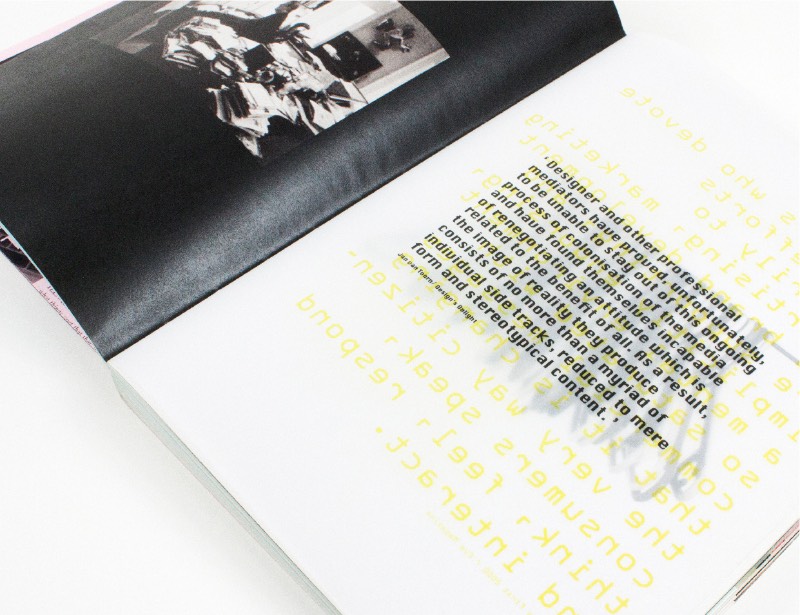 Para a designer Kristine Kawakubo, livros artesanais e tipografia experimental são a forma com a qual ela desenvolve seu processo de design. Experimentação é a chave no seu trabalho e seus livros feitos a mão são a forma perfeita para explorar o processo de produção de livros com tipografia, design gráfico e o uso de imagens. 