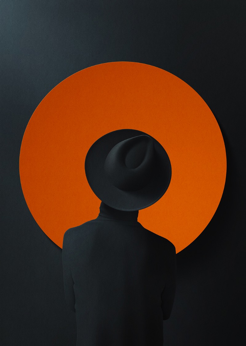 Eiko Ojala é um renomado ilustrador e designer gráfico baseado entre a Estônia e a Nova Zelândia, o que me soa como uma distância geográfica para lá de grande. Seu trabalho é construído quase que completamente de forma digital, apesar disso, seu processo de desenho é sempre feito a mão. 