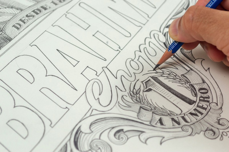 Em 2016, Jackson Alves trabalhou em um projeto de lettering e de design de embalagens para a cerveja Brahma. A ideia era a de criar uma nova embalagem para a cerveja, uma embalagem que misturasse um estilo de lettering e caligrafia único mas… Parece que o projeto não deu certo e acabou sendo arquivado.