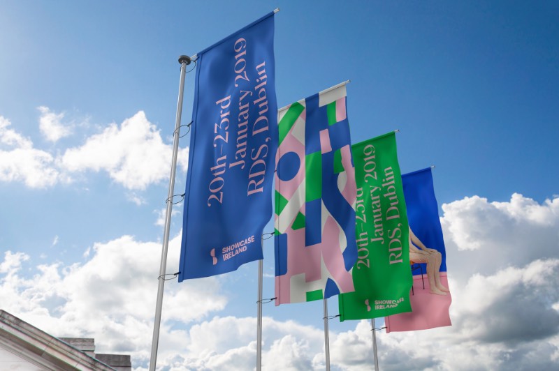 Existe um tipo de suéter conhecido como Aran que recebe seu nome de uma série de ilhas na Costa da Irlanda. Esse é um dos objetos mais icônicos da Irlanda e acabou se tornando o centro de todo design do Showcase 2019, o maior evento de design e artesanato da Irlanda.