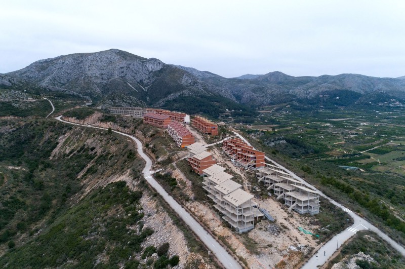 A Espanha foi um dos países mais afetados pela crise financeira que afetou a Europa há alguns anos. Foram os resultados dessa crise que Markel Redondo resolveu documentar na sua série de fotografias chamada Sand Castles. 