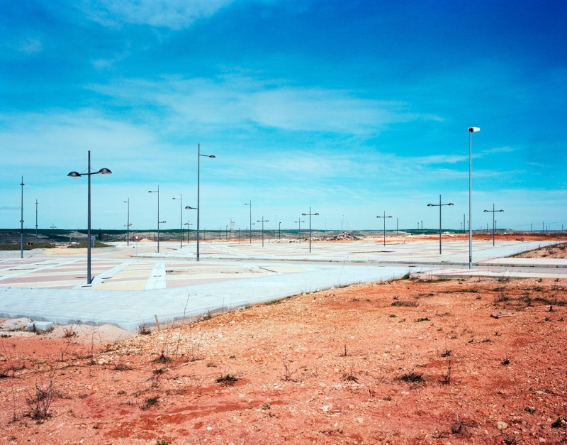 A Espanha foi um dos países mais afetados pela crise financeira que afetou a Europa há alguns anos. Foram os resultados dessa crise que Markel Redondo resolveu documentar na sua série de fotografias chamada Sand Castles. 