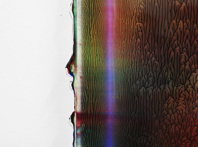 A principal ferramenta de Ryan Crotty é uma peça especial de plexiglass que ele usa como um rodo para raspar a tinta na superfície de uma tela. Quando esse rodo é pressionado contra a estrutura de suporte atrás da tela, a tinta é quase totalmente removida enquanto o centro da tela flexiona sob a pressão para aceitar graus maiores de tinta. Esse processo é repetido inúmeras vezes e com várias cores e camadas para criar um revestimento com espessura suficiente para produzir uma superfície semelhante a vidro com outras transições de cores.