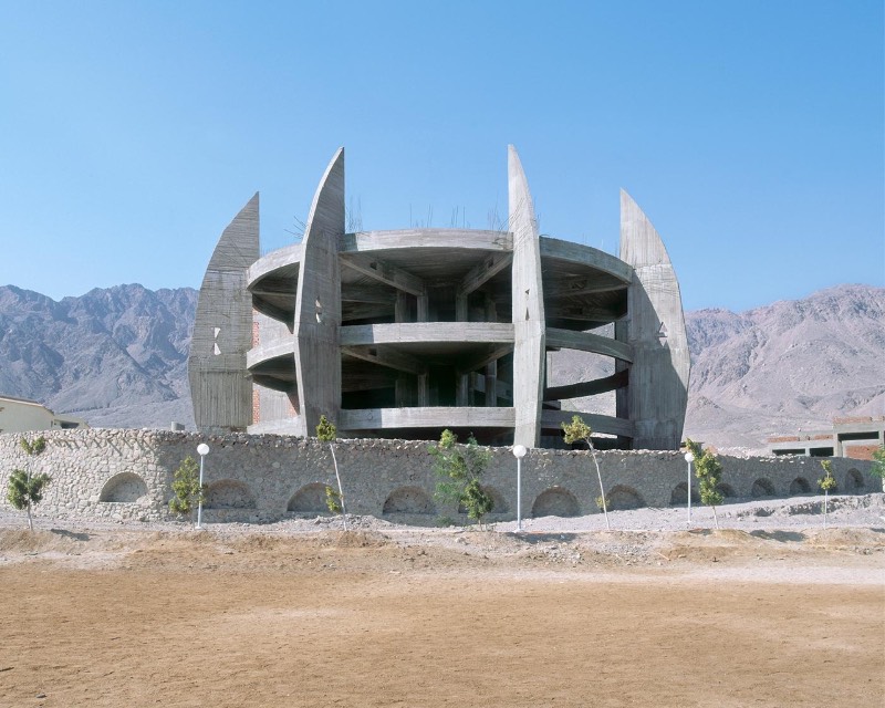 As fotografias de Stefanie Zoche são um exemplo do que uma promessa de férias e investimento em turismo causa quando todo esse projeto não é pensado direito. Agora, o Sinai apresenta seus esqueletos de concreto para o mundo. Esqueletos de hotéis abandonados que nunca serão concluídos. 